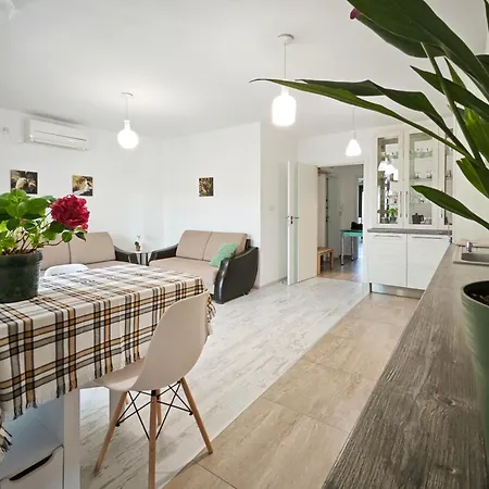 уютная рядом с центром бургаса Burgas Stad