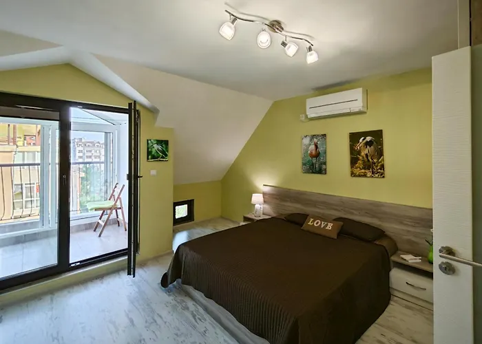 уютная рядом с центром бургаса * ブルガス